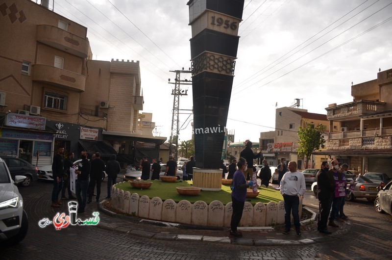 فيديو : العشرات من اصحاب المحلات التجارية ونشطاء يشاركون في الوقفة الاحتجاجية ضد سياسة التمييز العنصرية اتجاههم 